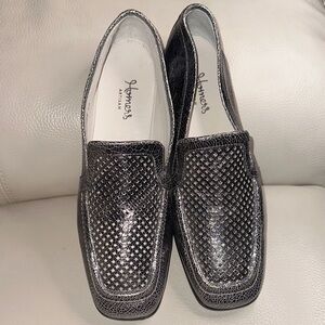Homers Artisan Silver Textured Loafers